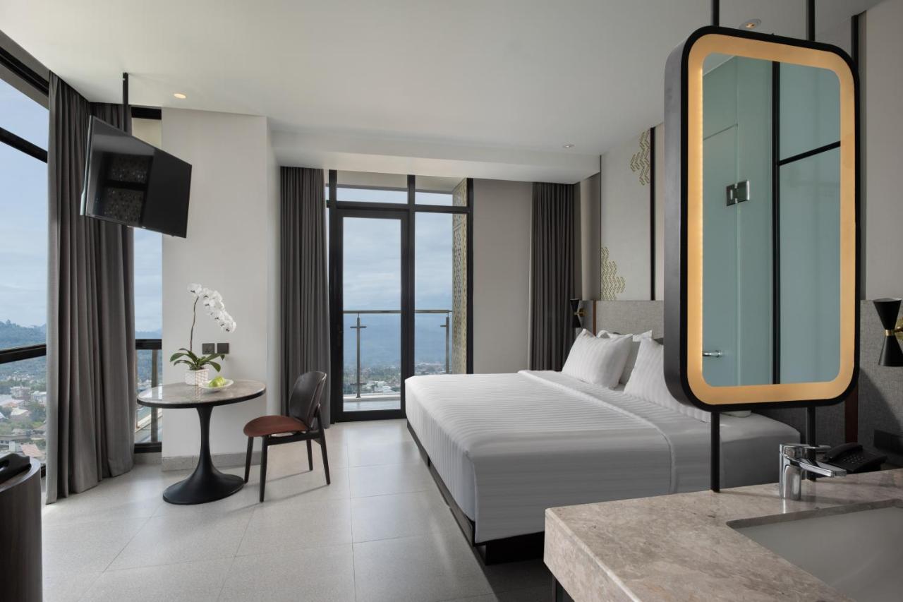 Hotel Santika Premiere
